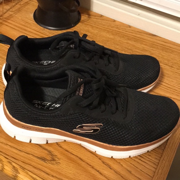 Comfy sneakers 👟🖤 - Picture 3 of 12